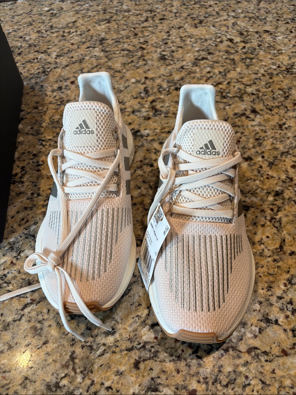 BNIB ADIDAS SWIFT RUN US 7.5 - Picture 3 of 7